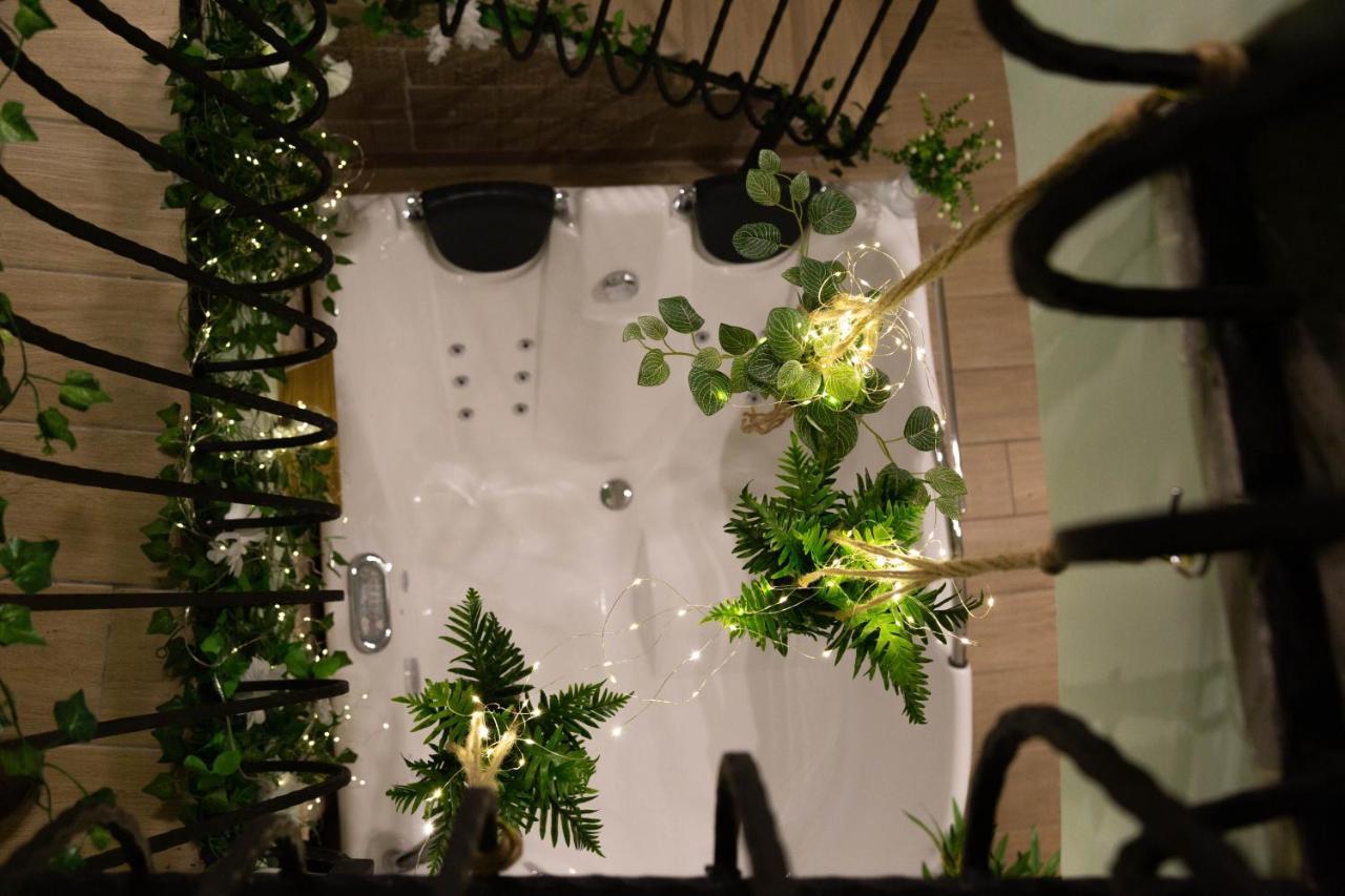 Via Tribunali-duomo Casa Con Vasca Idromassaggio *